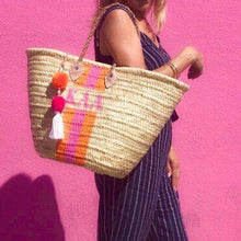 Load image into Gallery viewer, Beach Bag Painting at The Mount Vineyard ~ Thursday 30th April
